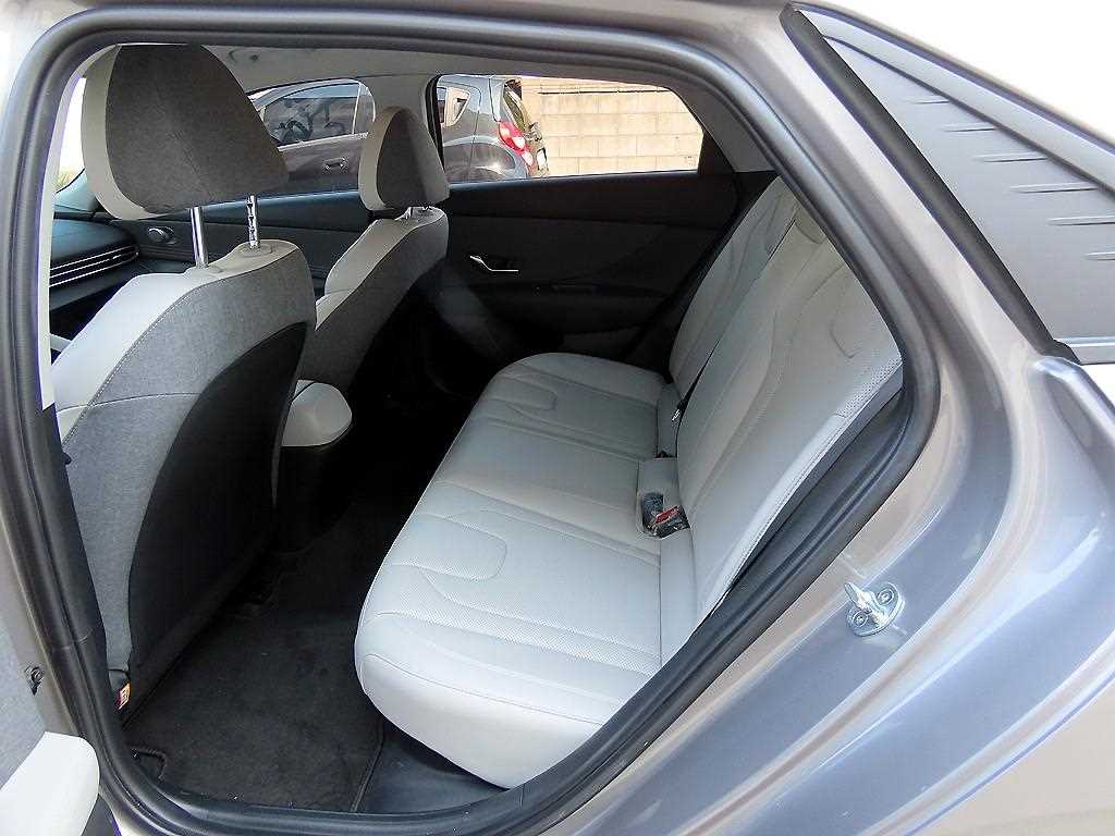 Hyundai Avante — photo 06