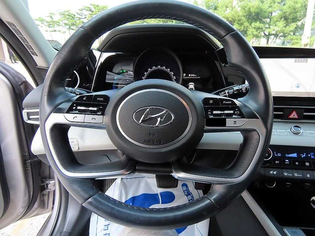 Hyundai Avante — photo 08
