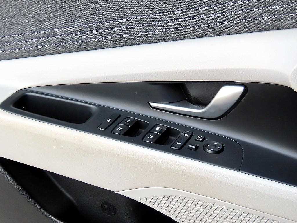 Hyundai Avante — photo 11
