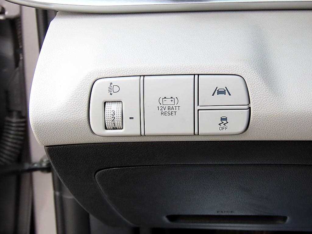 Hyundai Avante — photo 12