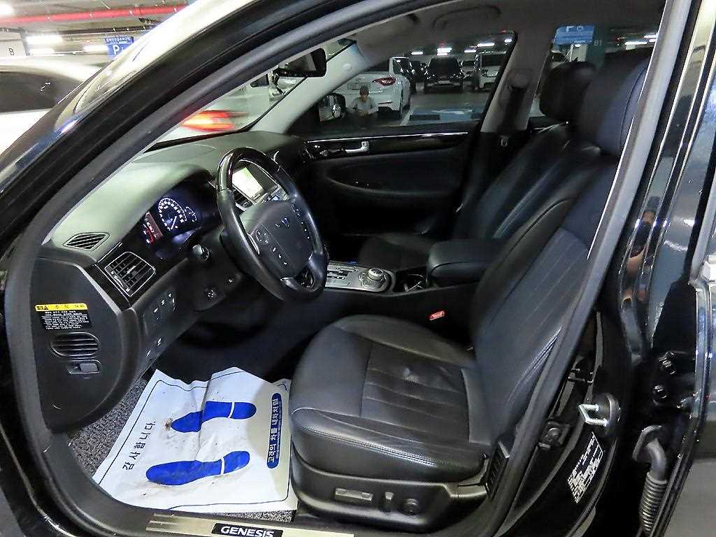 Hyundai Genesis — photo 06