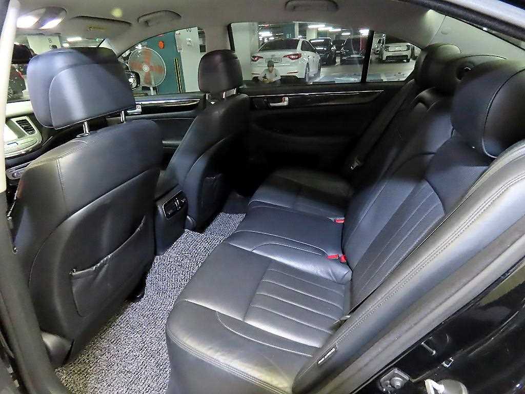 Hyundai Genesis — photo 07