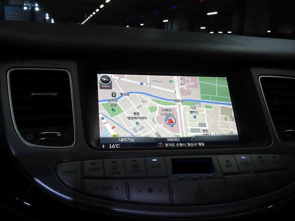 Hyundai Genesis — photo 15
