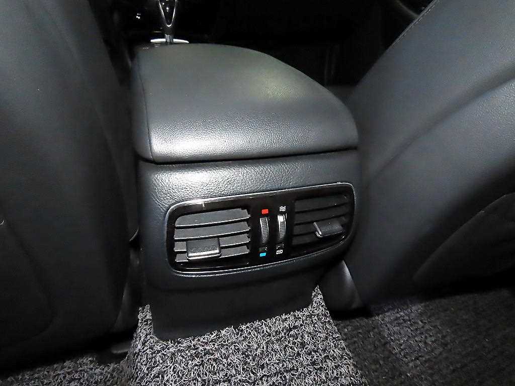 Hyundai Genesis — photo 17