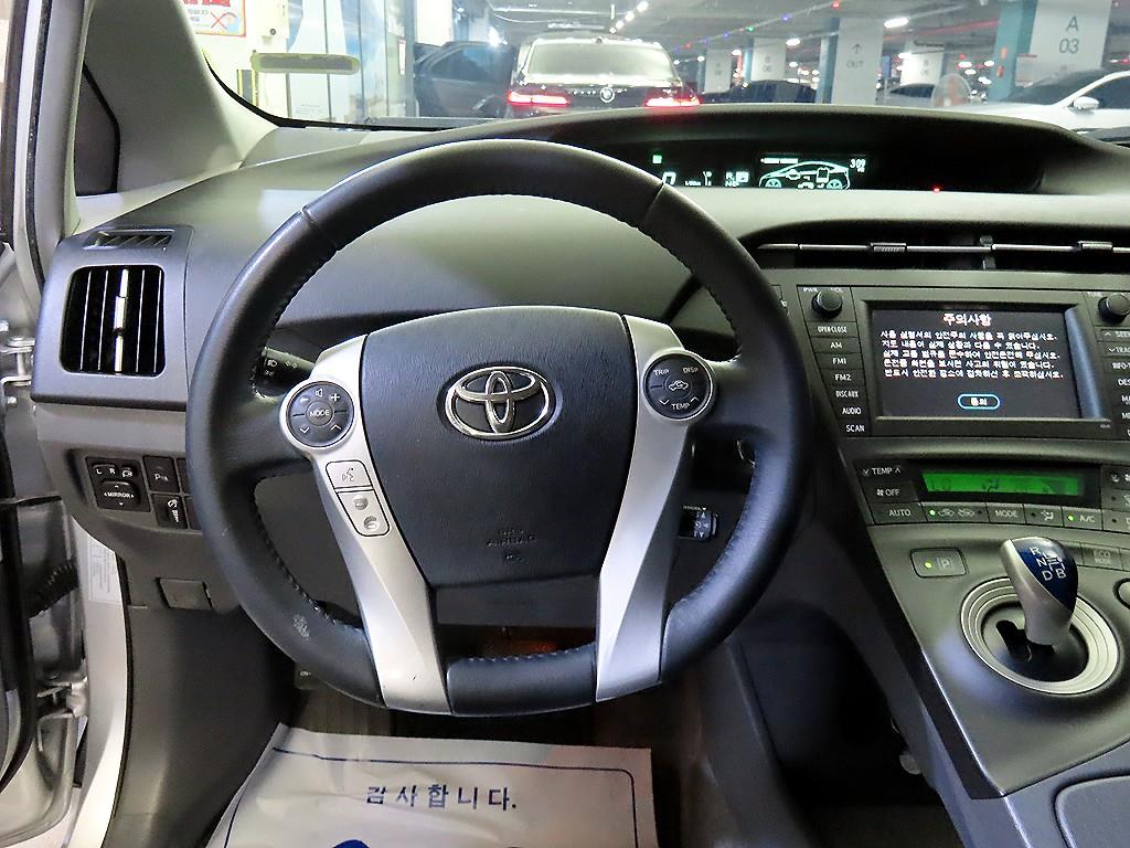 Toyota Prius — photo 08