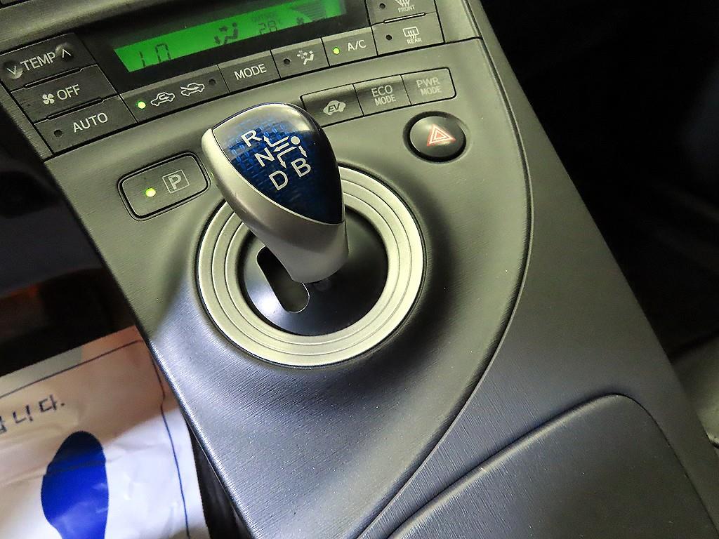 Toyota Prius — photo 12