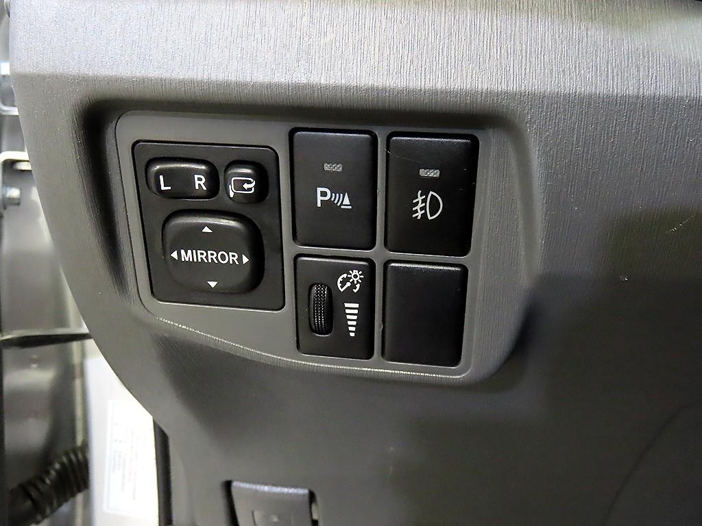 Toyota Prius — photo 14
