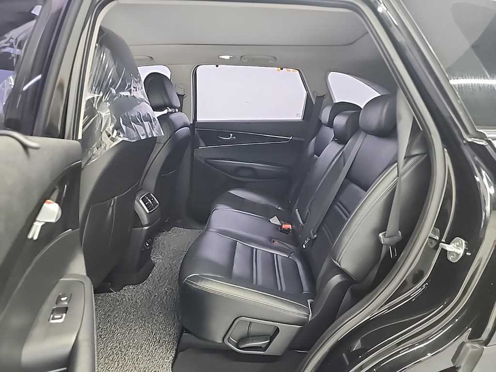 Kia Sorento — photo 12