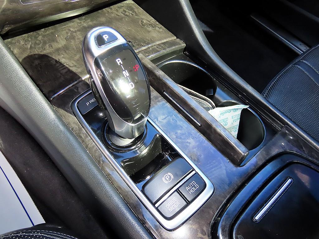 Kia K9 — photo 10