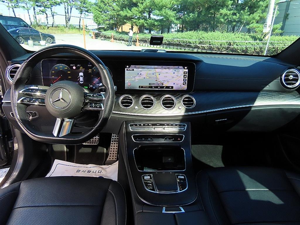 Mercedes-Benz E-Class — photo 07