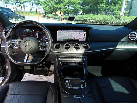 Mercedes-Benz E-Class — photo 07