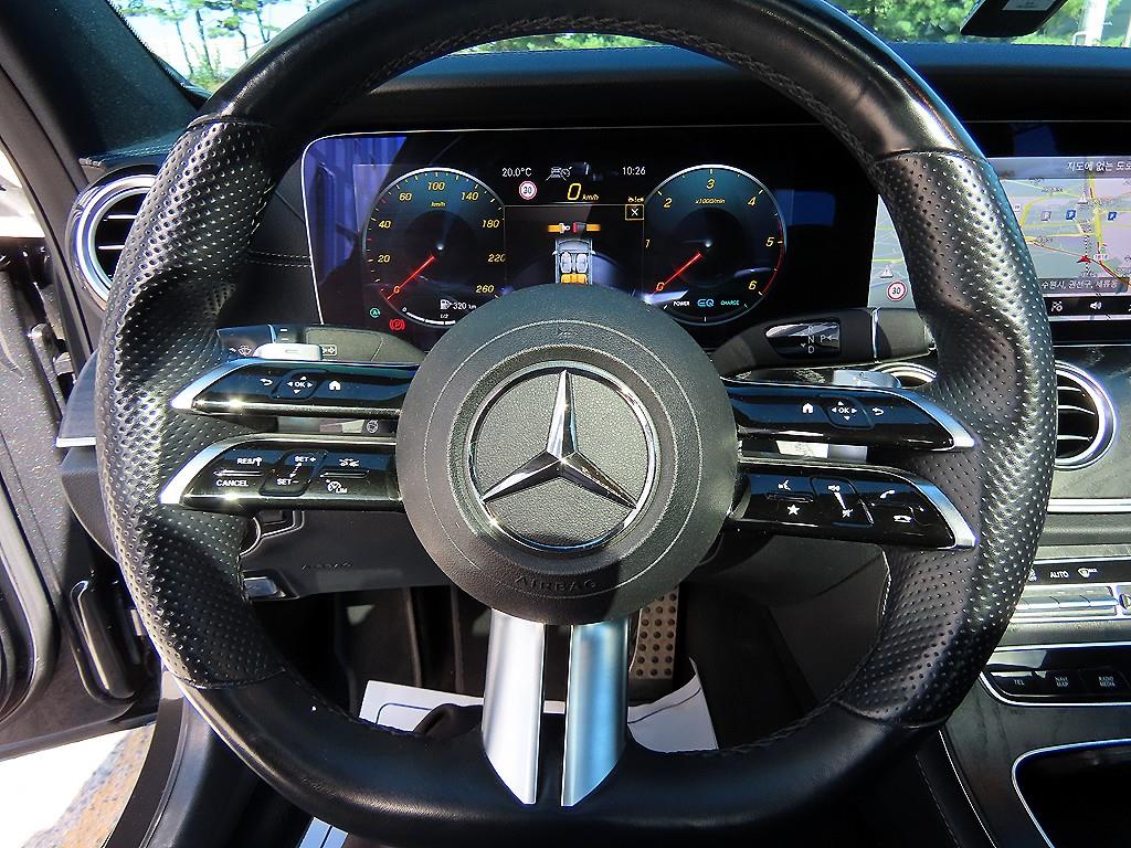 Mercedes-Benz E-Class — photo 08