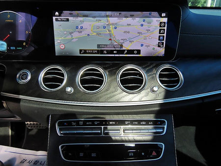 Mercedes-Benz E-Class — photo 12