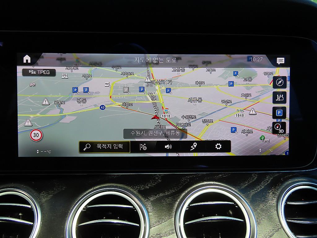 Mercedes-Benz E-Class — photo 13