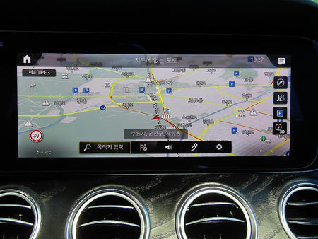 Mercedes-Benz E-Class — photo 13
