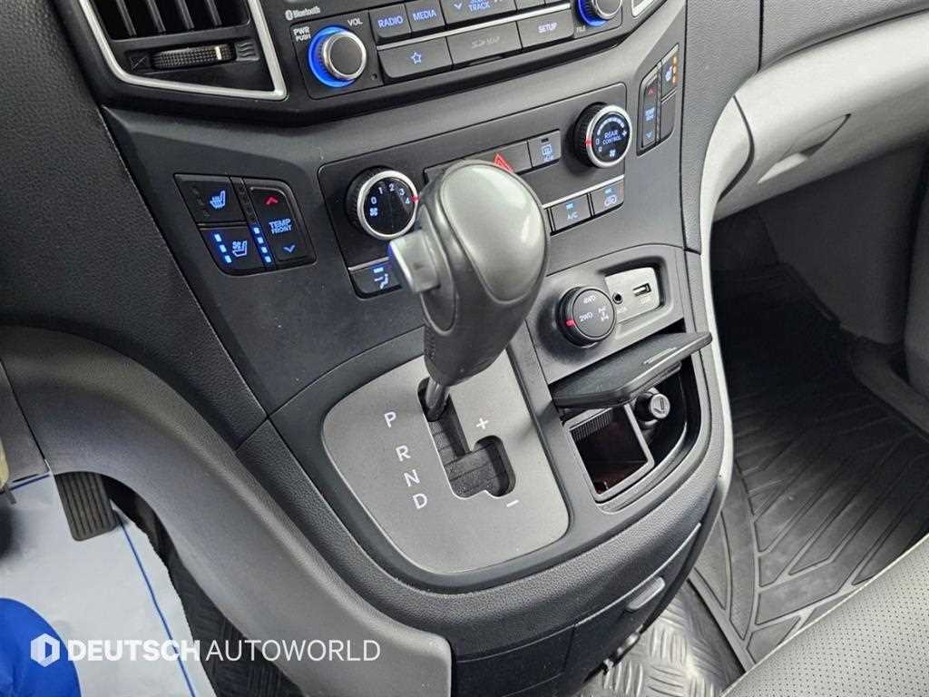 Hyundai Starex — photo 09