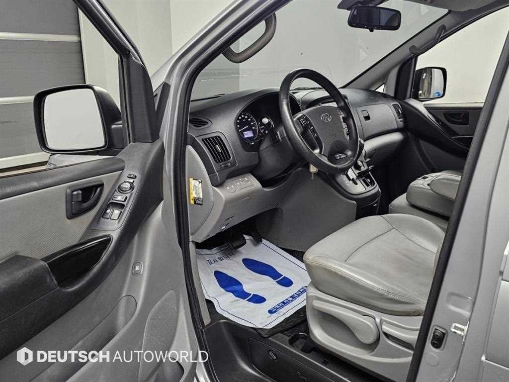 Hyundai Starex — photo 11