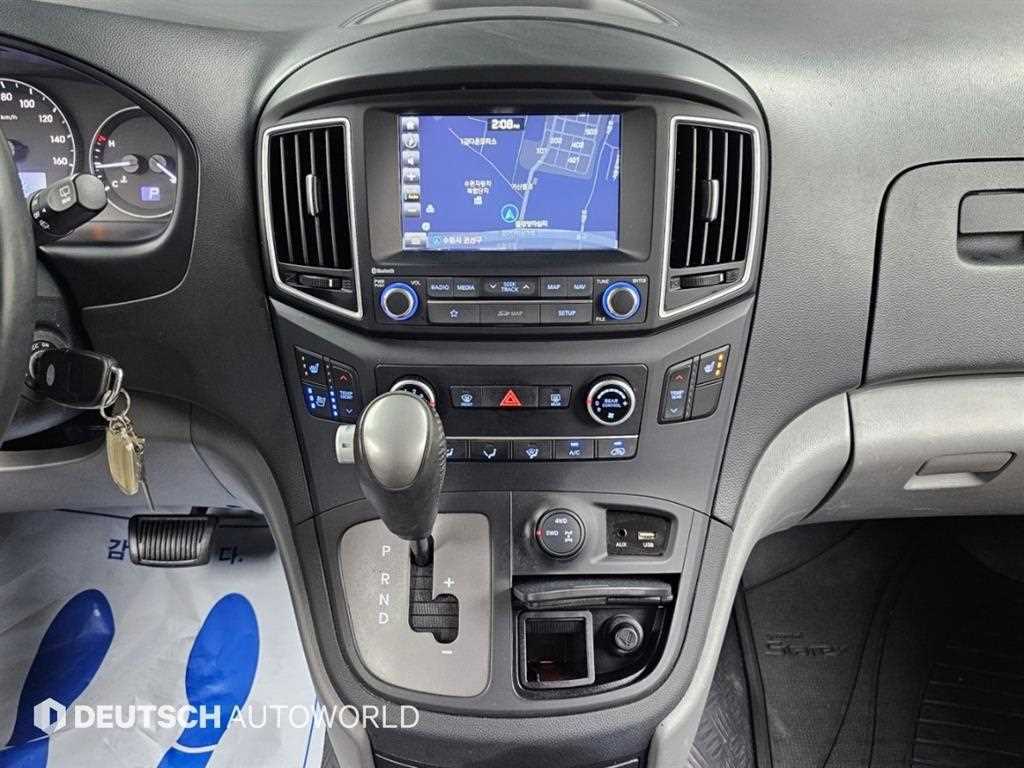 Hyundai Starex — photo 13