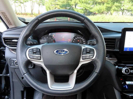 Ford Explorer — photo 08