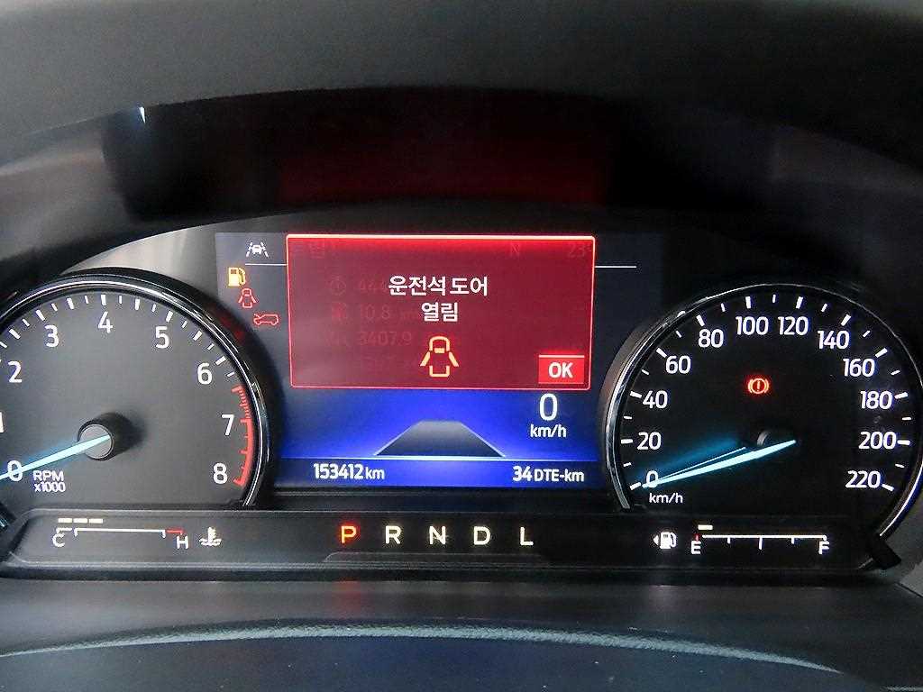 Ford Explorer — photo 09