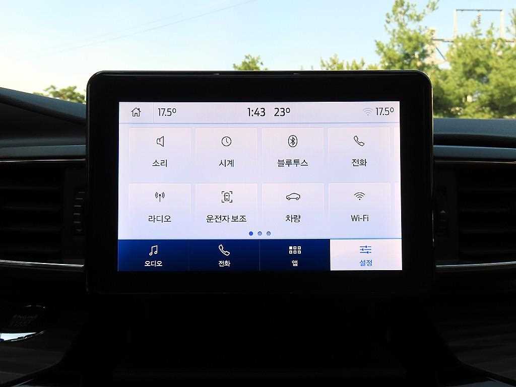 Ford Explorer — photo 13