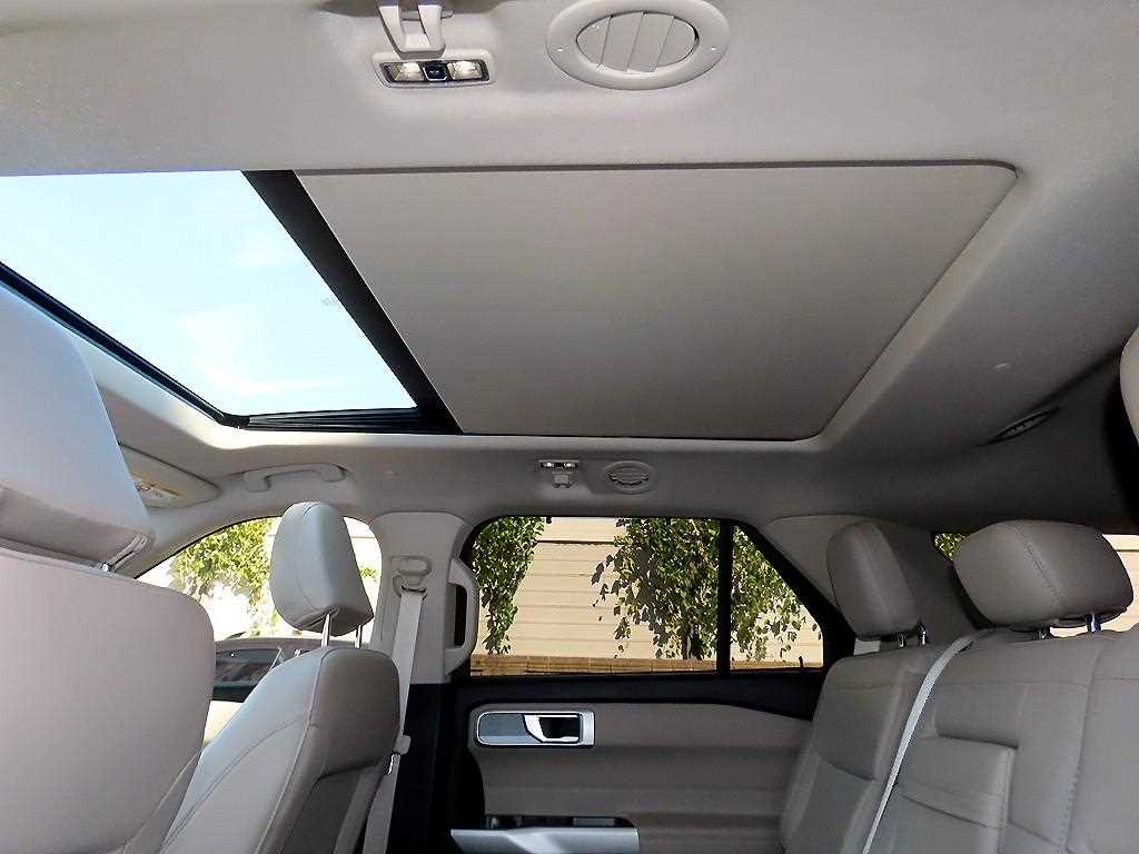Ford Explorer — photo 16
