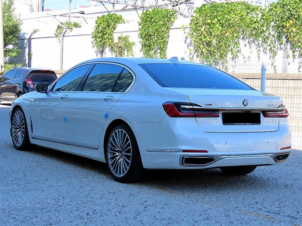 BMW 7-Series — photo 03