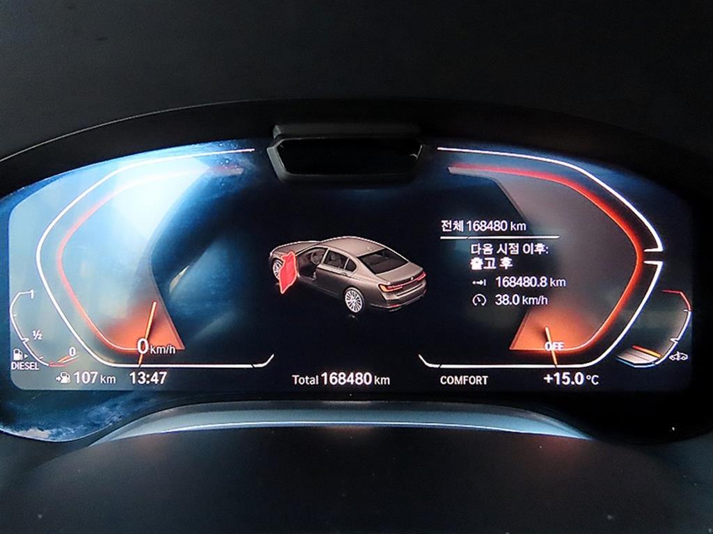 BMW 7-Series — photo 09