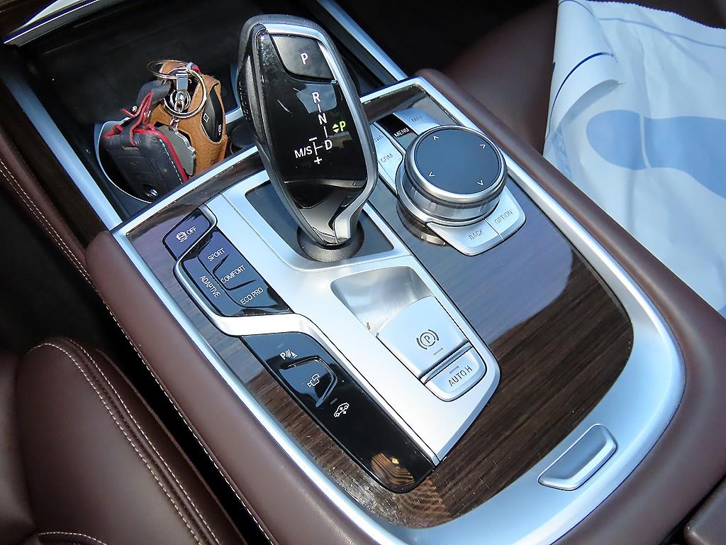 BMW 7-Series — photo 11