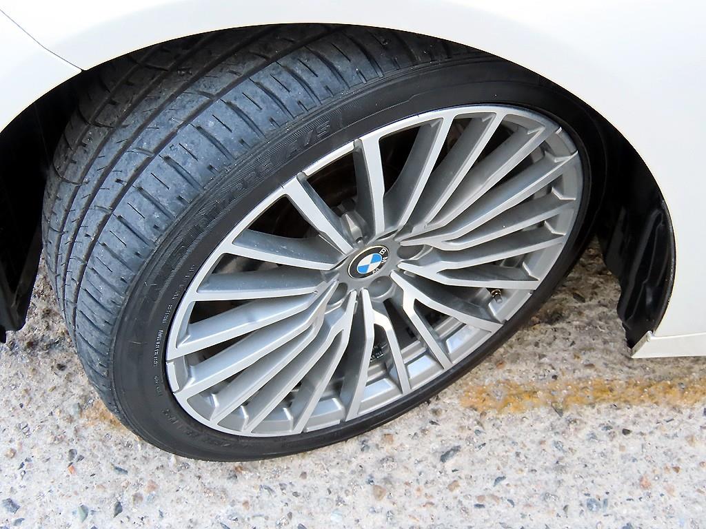 BMW 7-Series — photo 20
