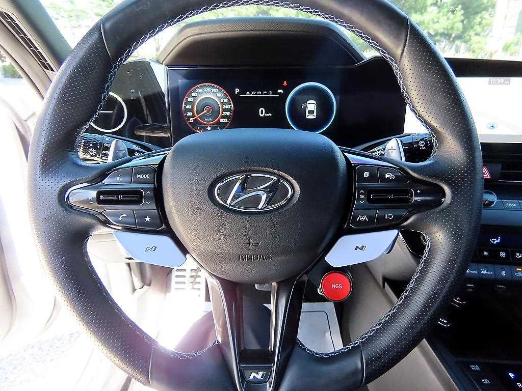Hyundai Avante — photo 08