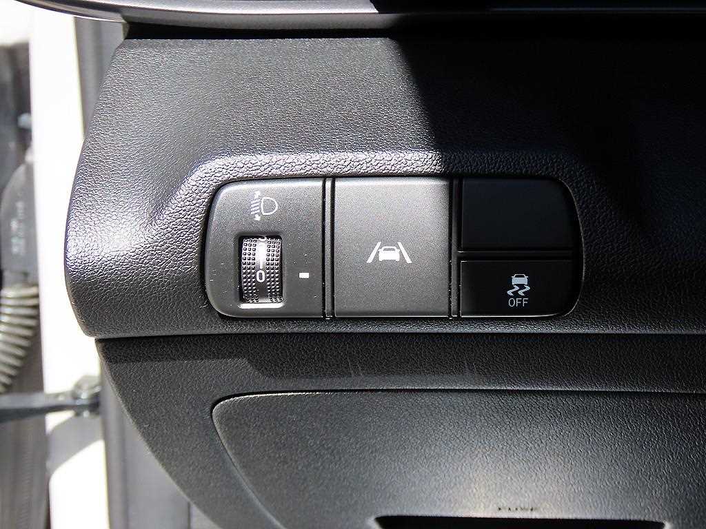 Hyundai Avante — photo 12