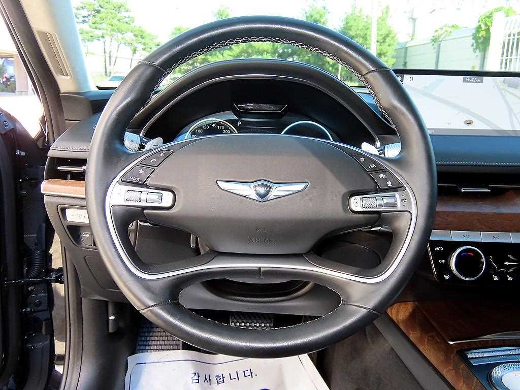 Genesis G80 — photo 08