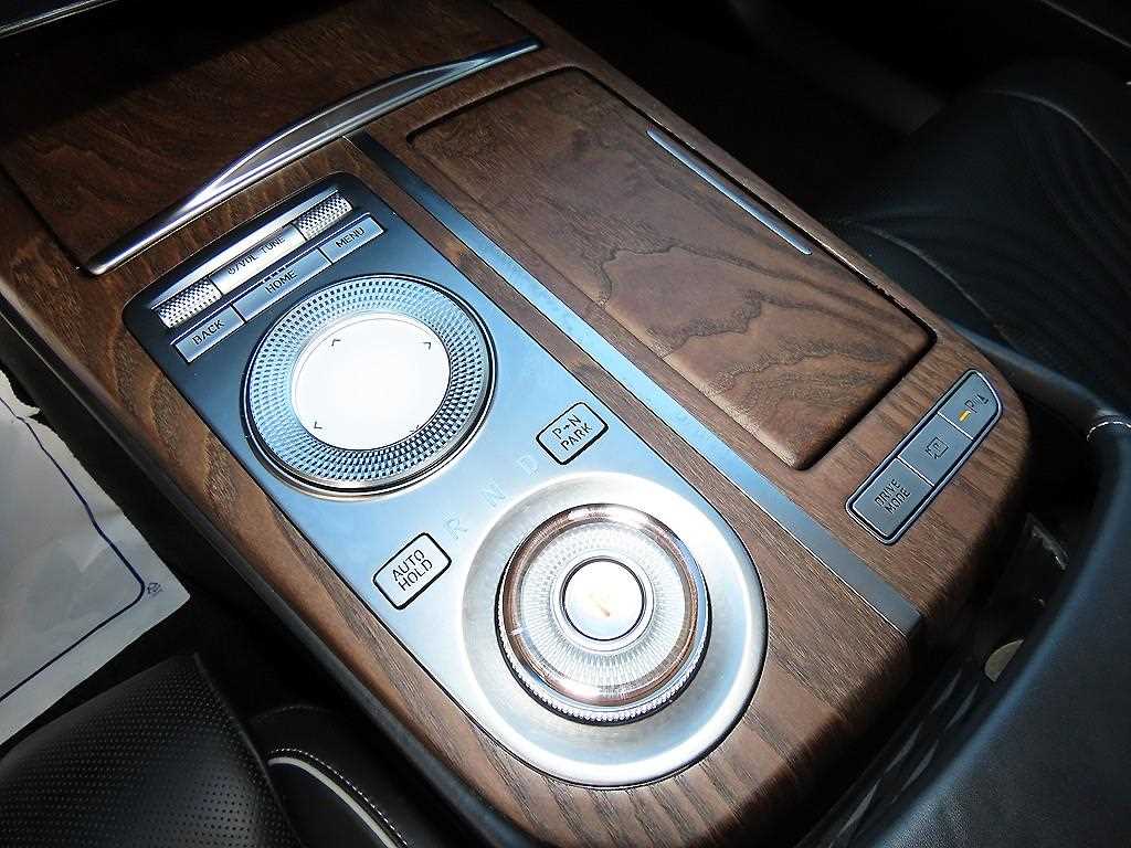 Genesis G80 — photo 11