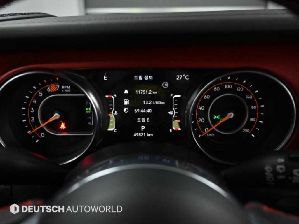 Jeep Wrangler — photo 08