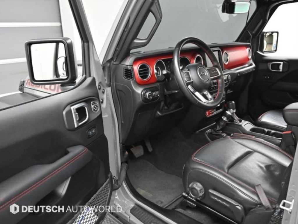 Jeep Wrangler — photo 11