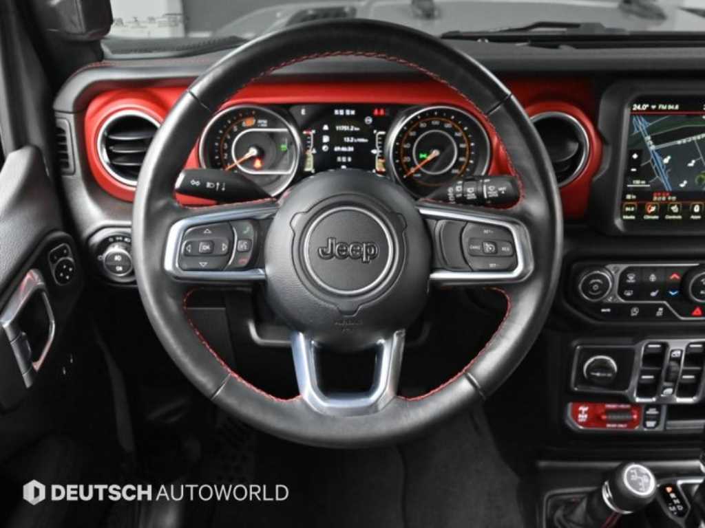 Jeep Wrangler — photo 13