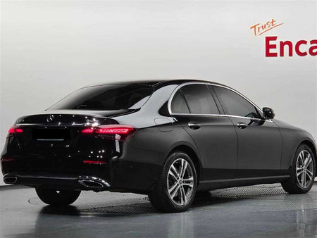 Mercedes-Benz E-Class — photo 02