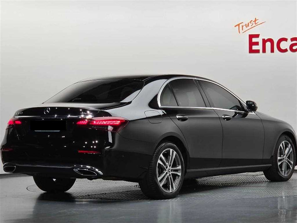 Mercedes-Benz E-Class — photo 02