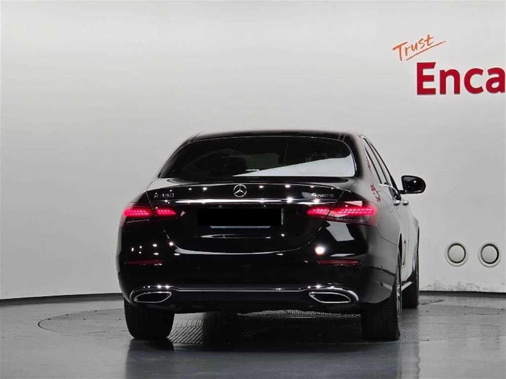 Mercedes-Benz E-Class — photo 04