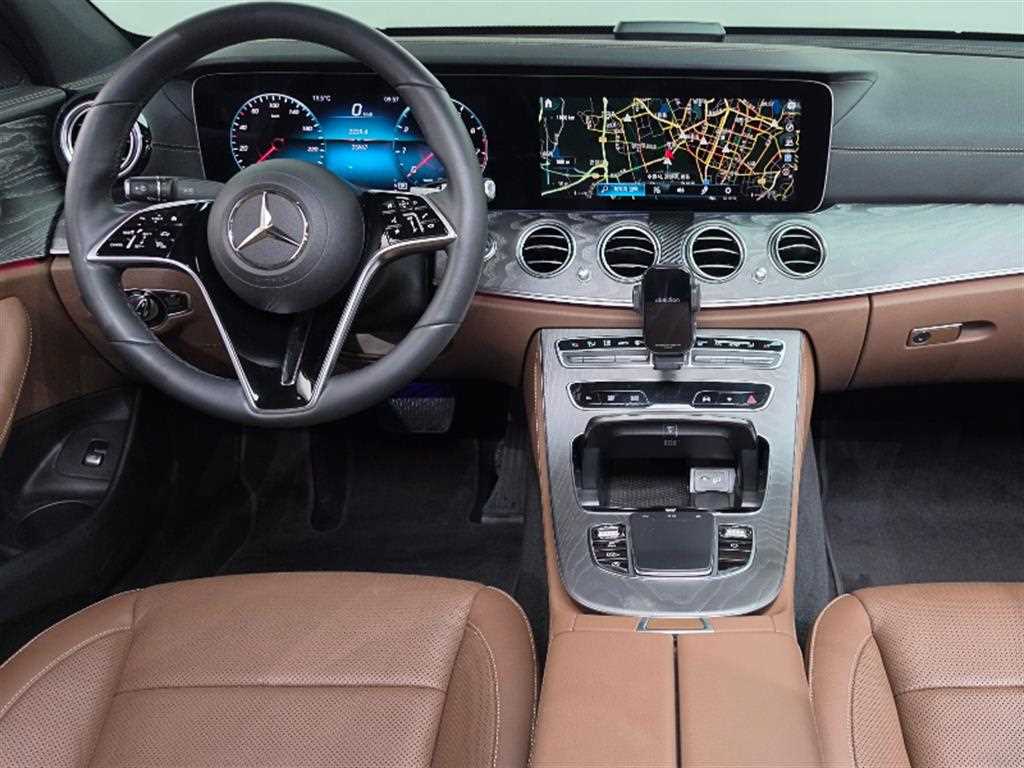 Mercedes-Benz E-Class — photo 05