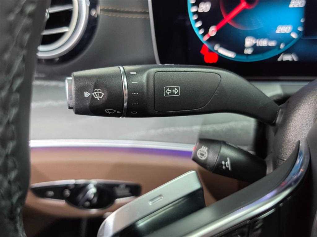 Mercedes-Benz E-Class — photo 08