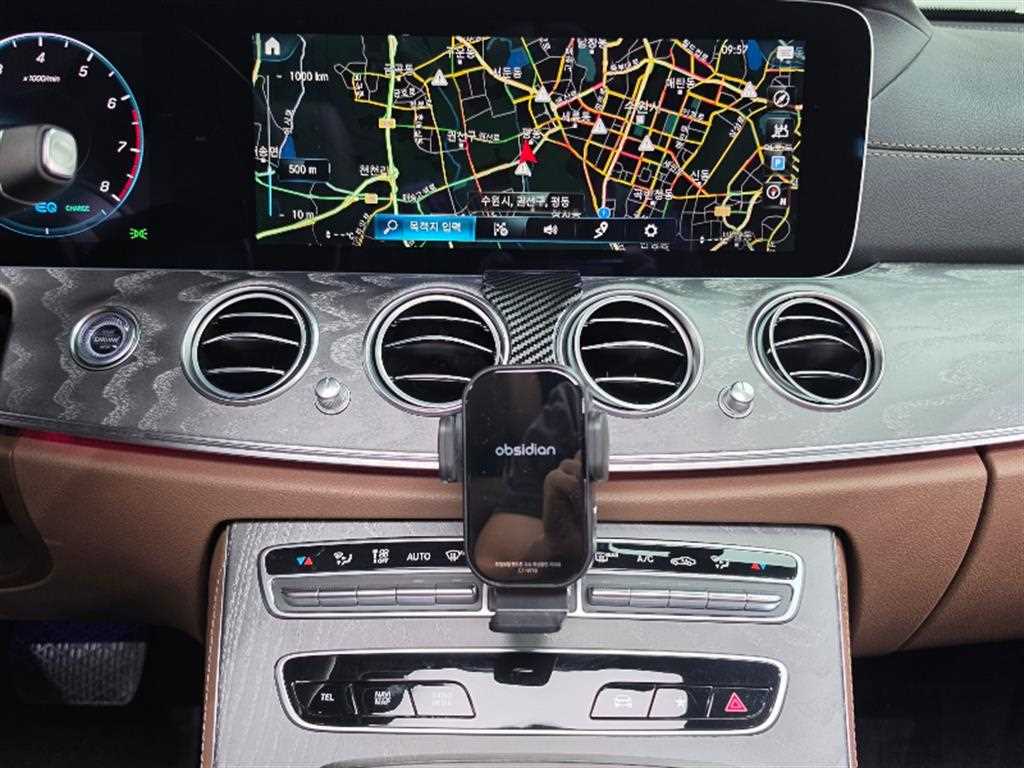 Mercedes-Benz E-Class — photo 09