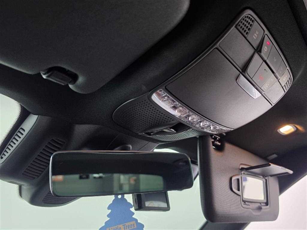 Mercedes-Benz E-Class — photo 16