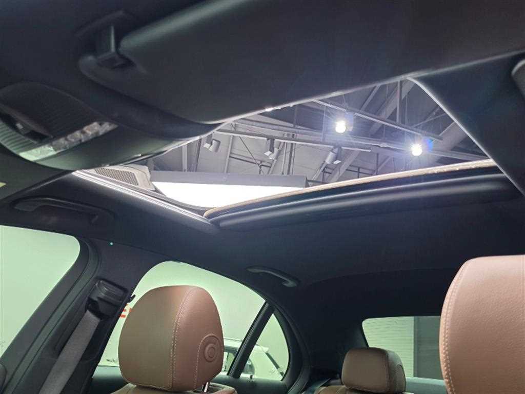 Mercedes-Benz E-Class — photo 17