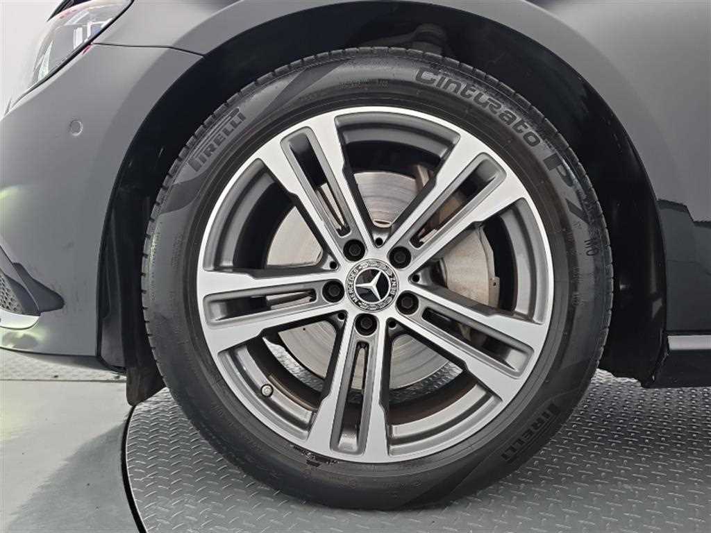 Mercedes-Benz E-Class — photo 20