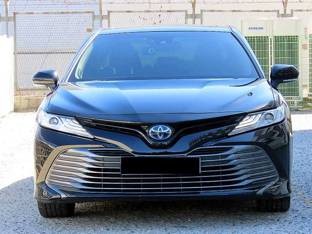 Toyota Camry — photo 01