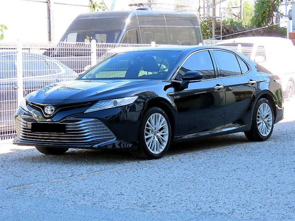 Toyota Camry — photo 02