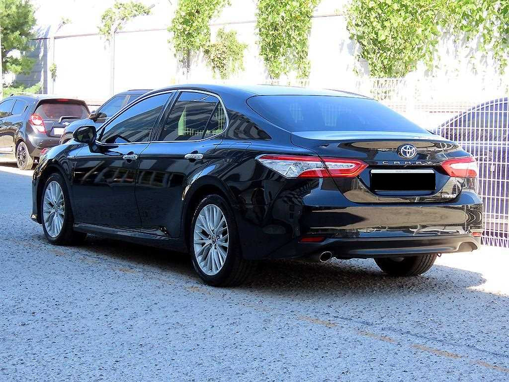 Toyota Camry — photo 03