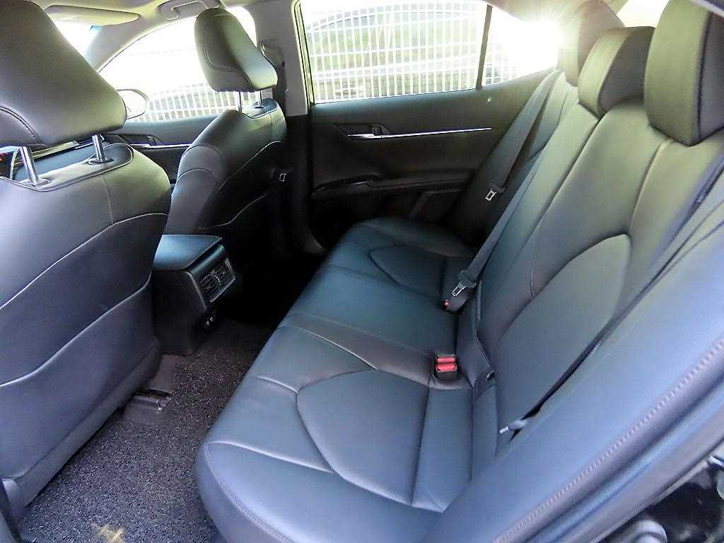Toyota Camry — photo 06